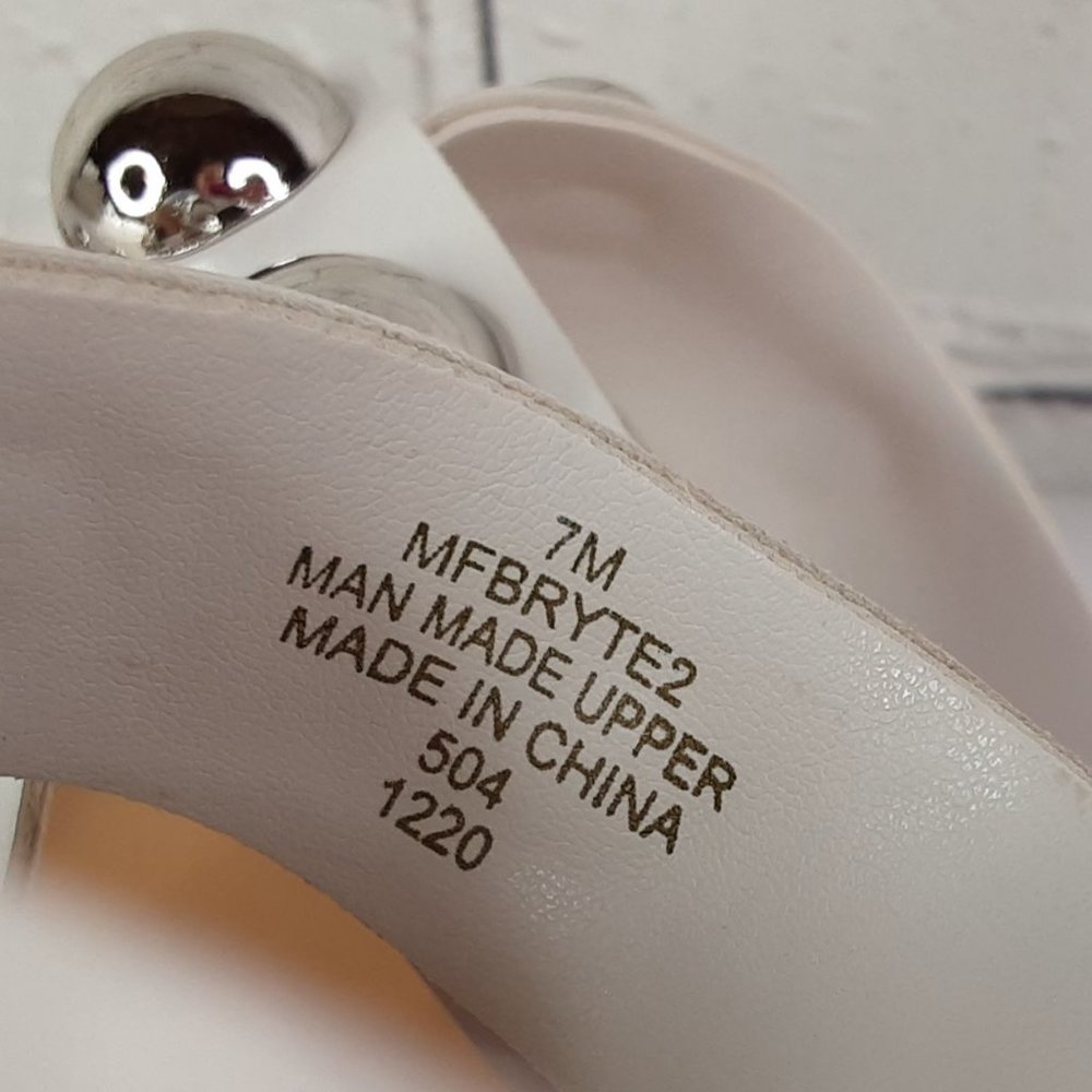 MARC FISHER 'BRYTE' DOMÈ STUDD CRISS~CROSS FLAT SLIP ON SLIDE SANDALS WHITE 7 - Picture 11 of 16